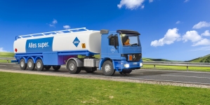 Viessmann 8120 - H0 - CarMotion Mercedes-Benz ACTROS Koffer-Sattelzug Aral